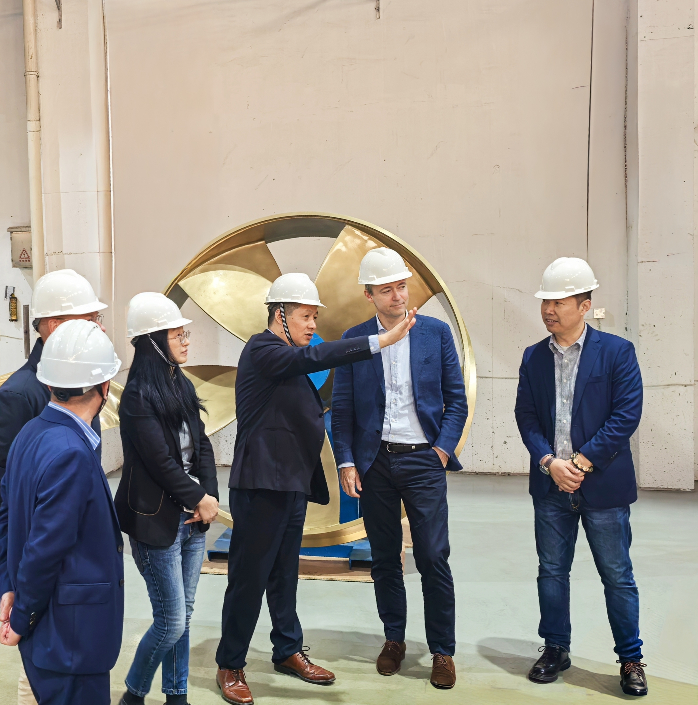 Il signor Bernd Bertram, vicepresidente dell'azienda di propulsione Marine Power Wartsila, e il suo team hanno visitato Zhenjiang Jinye Propeller Co., ltd il 7 novembre 2024